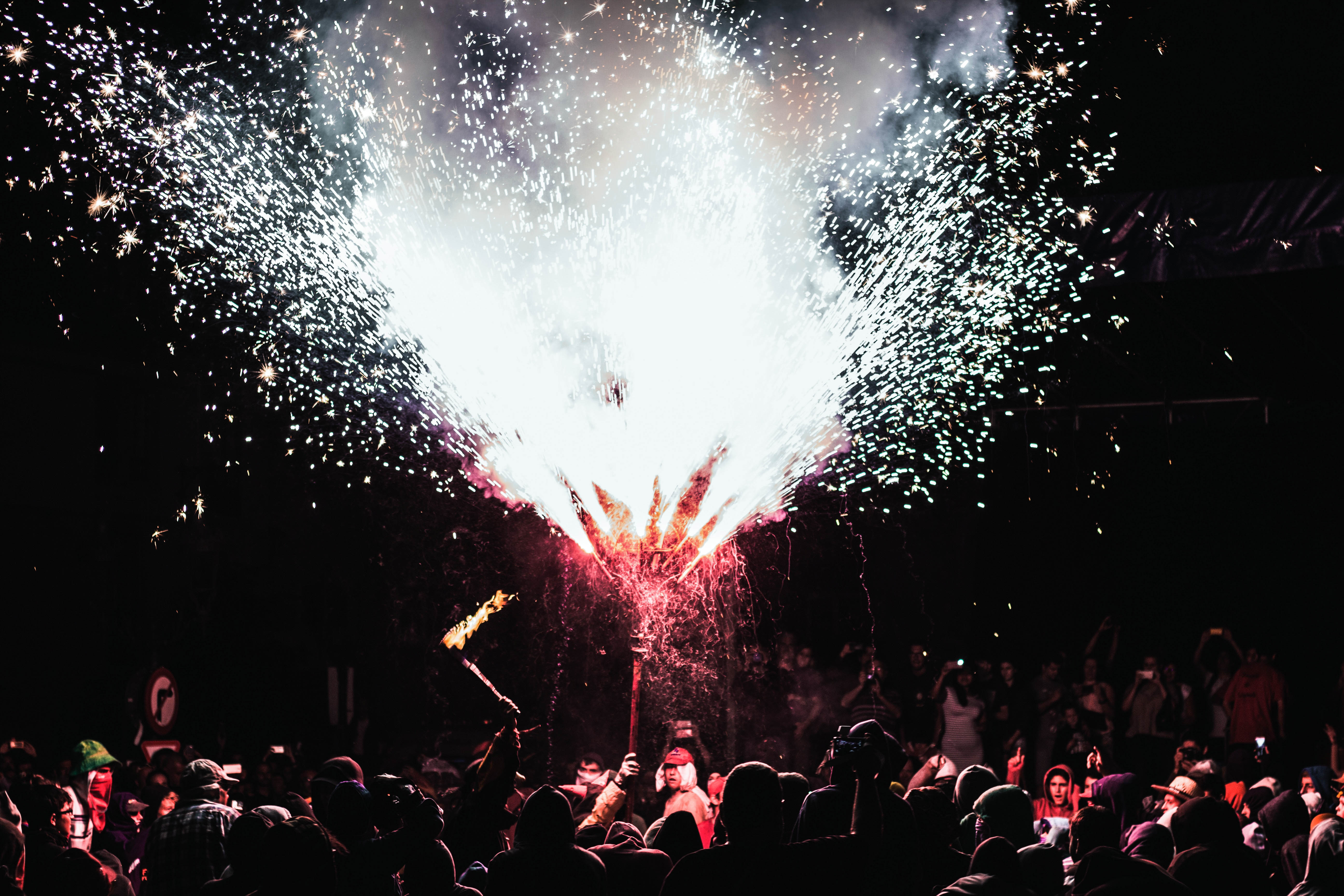 Fêtes et traditions catalanes: Le Correfoc et les "Diables"