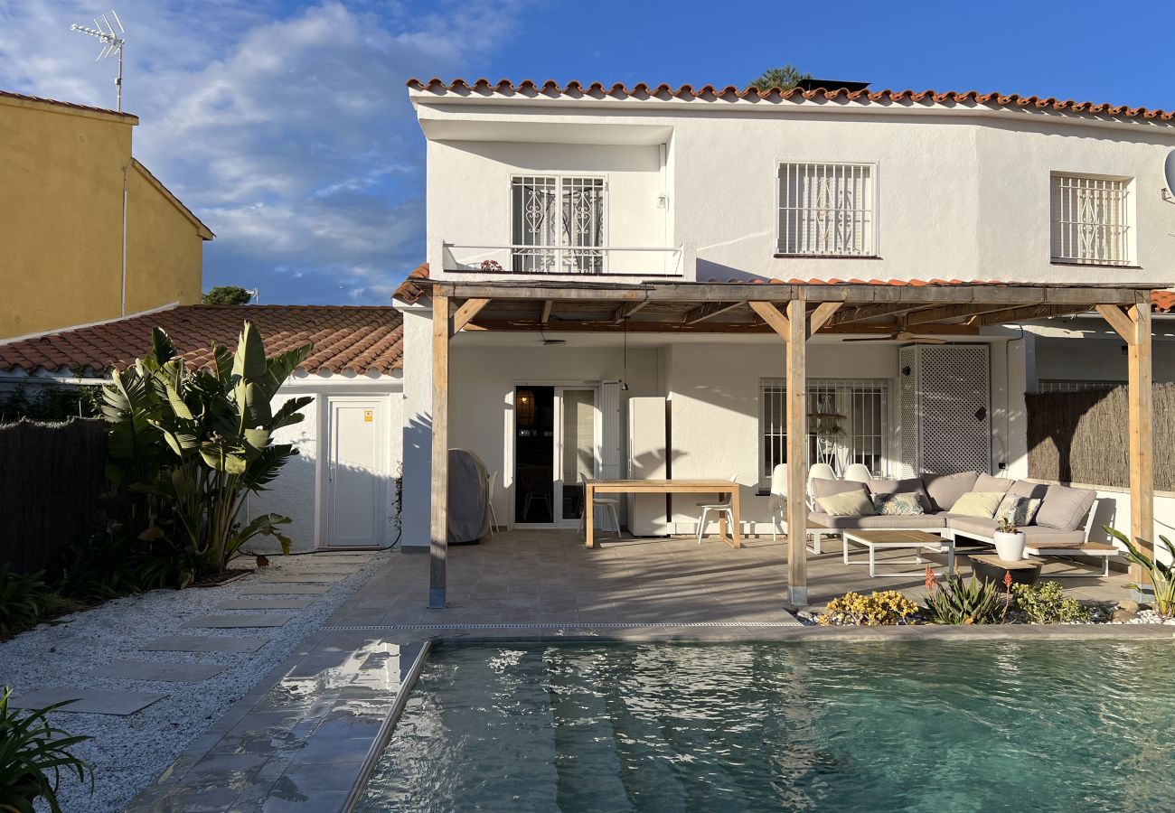 Casa en Torroella de Montgri - Casa Surf - piscina privada, aire i prop de la platja