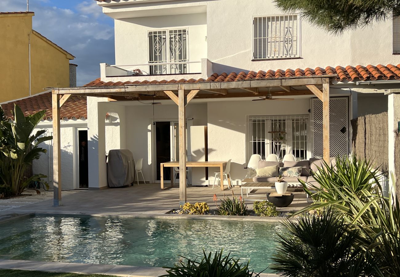 Casa en Torroella de Montgri - Casa Surf - piscina privada, aire i prop de la platja