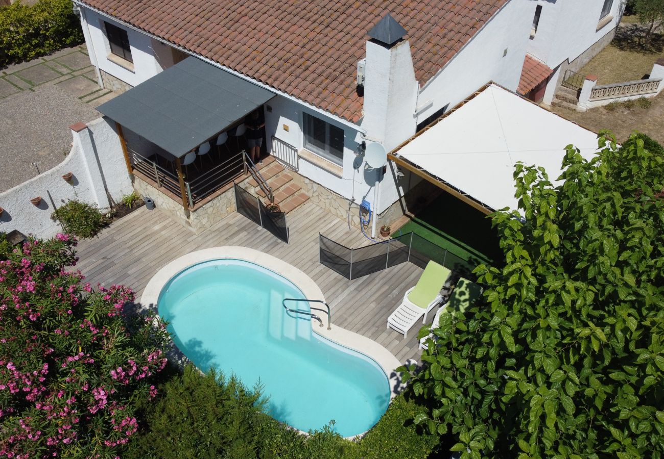 Casa en Torroella de Montgri - PATI BLAU piscina privada i aire