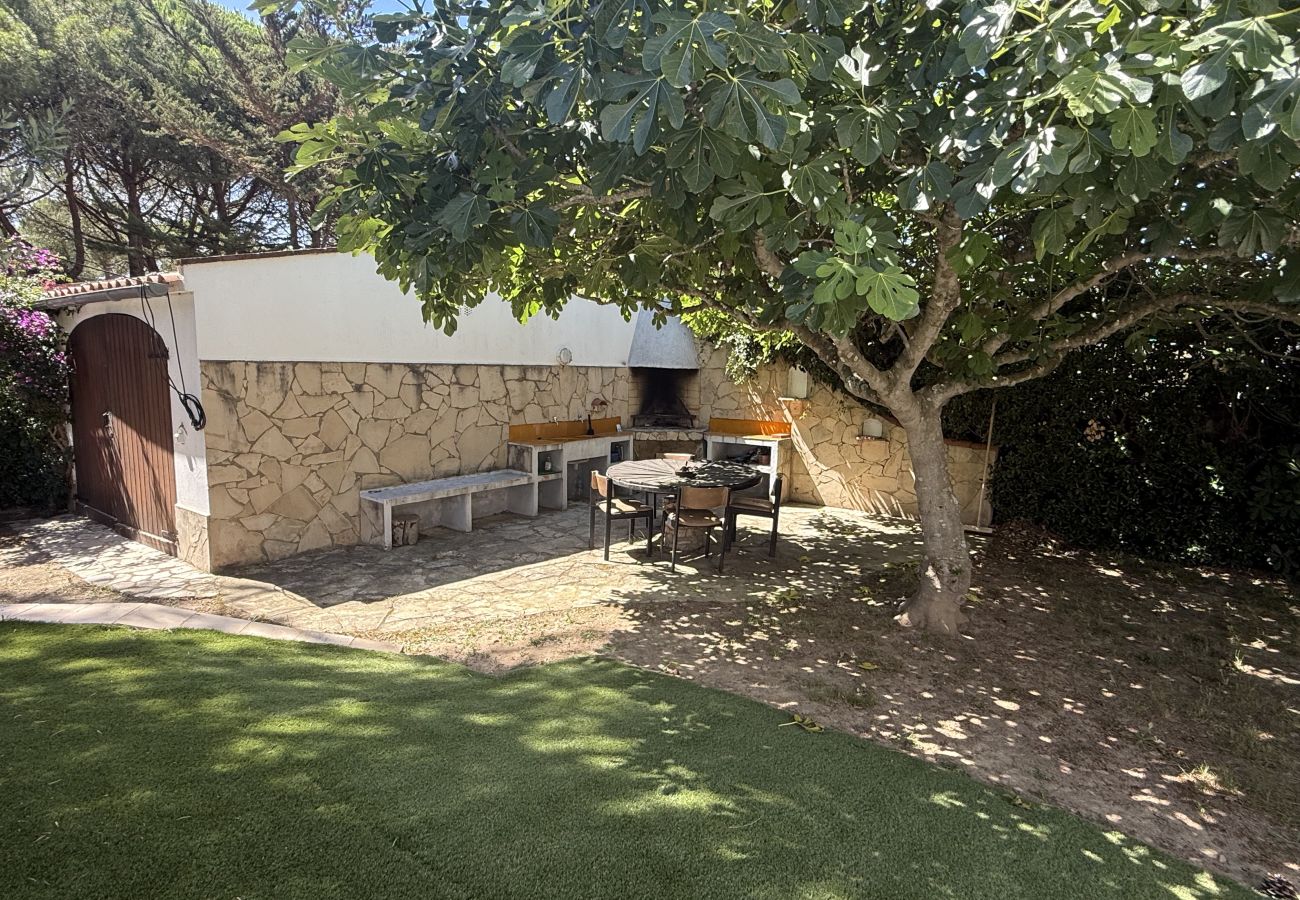 Vil.la en Torroella de Montgri - El Perdal renovada- piscina privada, aire i jardi