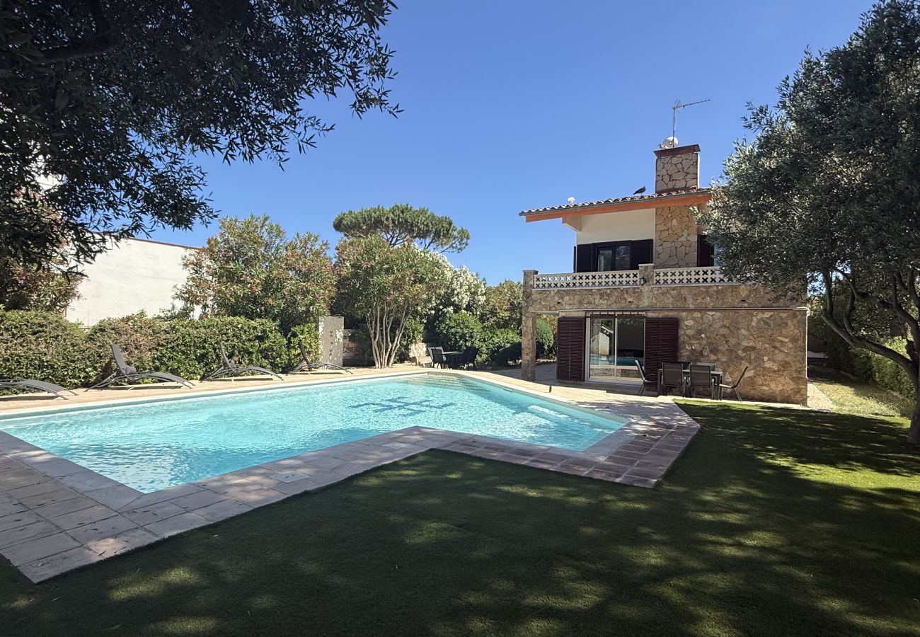 Vil.la en Torroella de Montgri - El Perdal renovada- piscina privada, aire i jardi