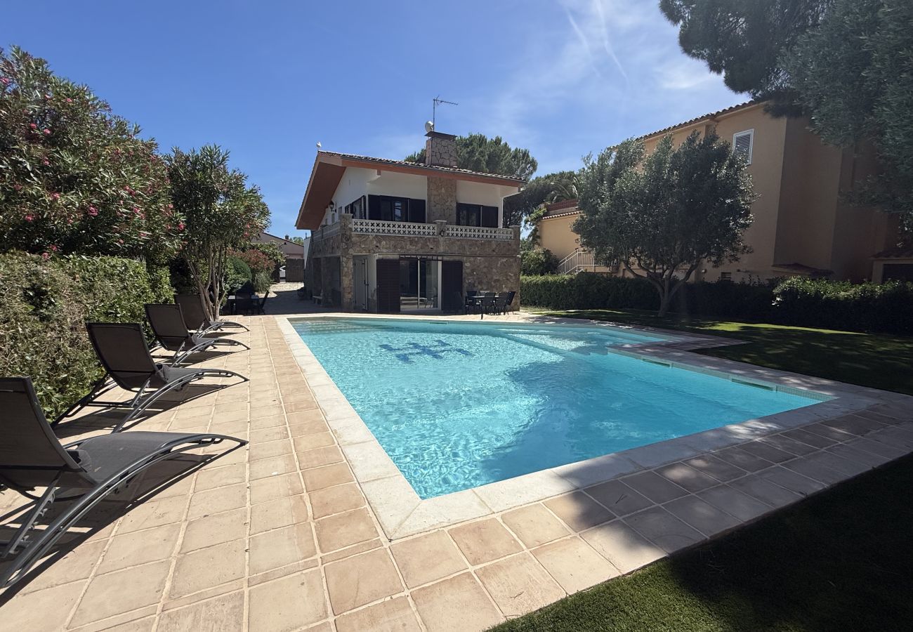 Vil.la en Torroella de Montgri - El Perdal renovada- piscina privada, aire i jardi