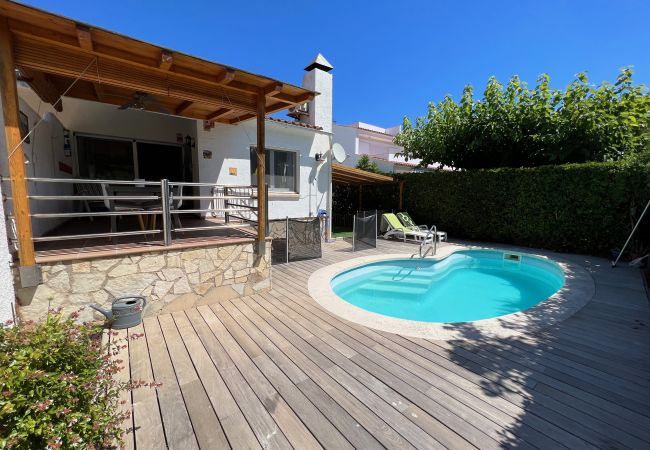 Casa adossada en Torroella de Montgri - Martinet Pati Blau amb piscina privada