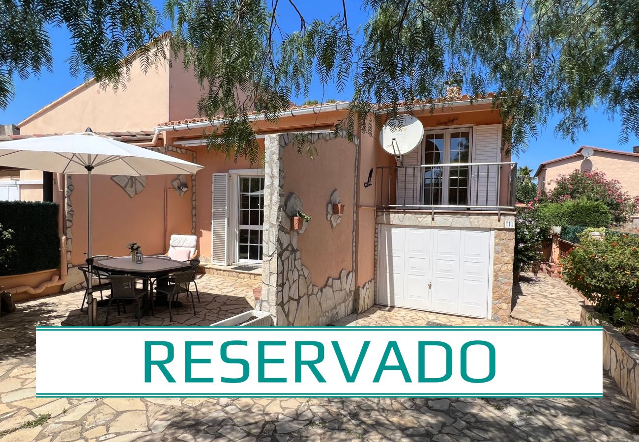 Casa adossada en Torroella de Montgri - Casa amb garatge prop de la platja