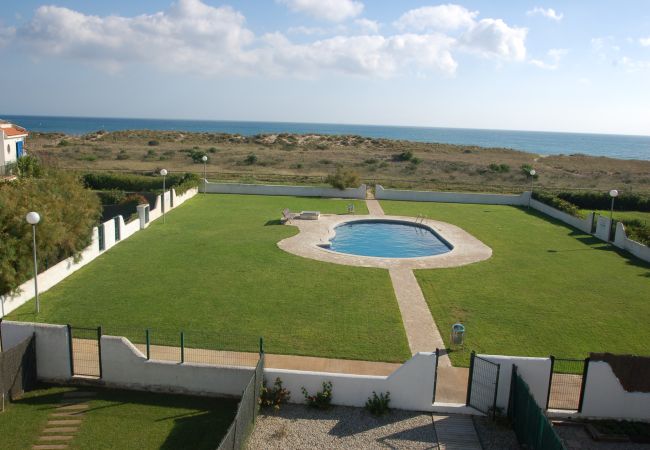 Xalet Adossat en Torroella de Montgri - Casa 9 a primera línia de mar amb piscina