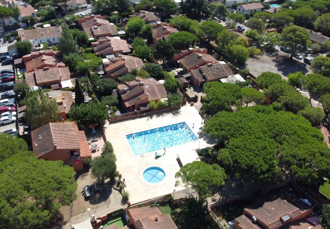 Casa adossada en Torroella de Montgri - Casa 124126 amb jardí privat i piscina comunitària a prop de la platja
