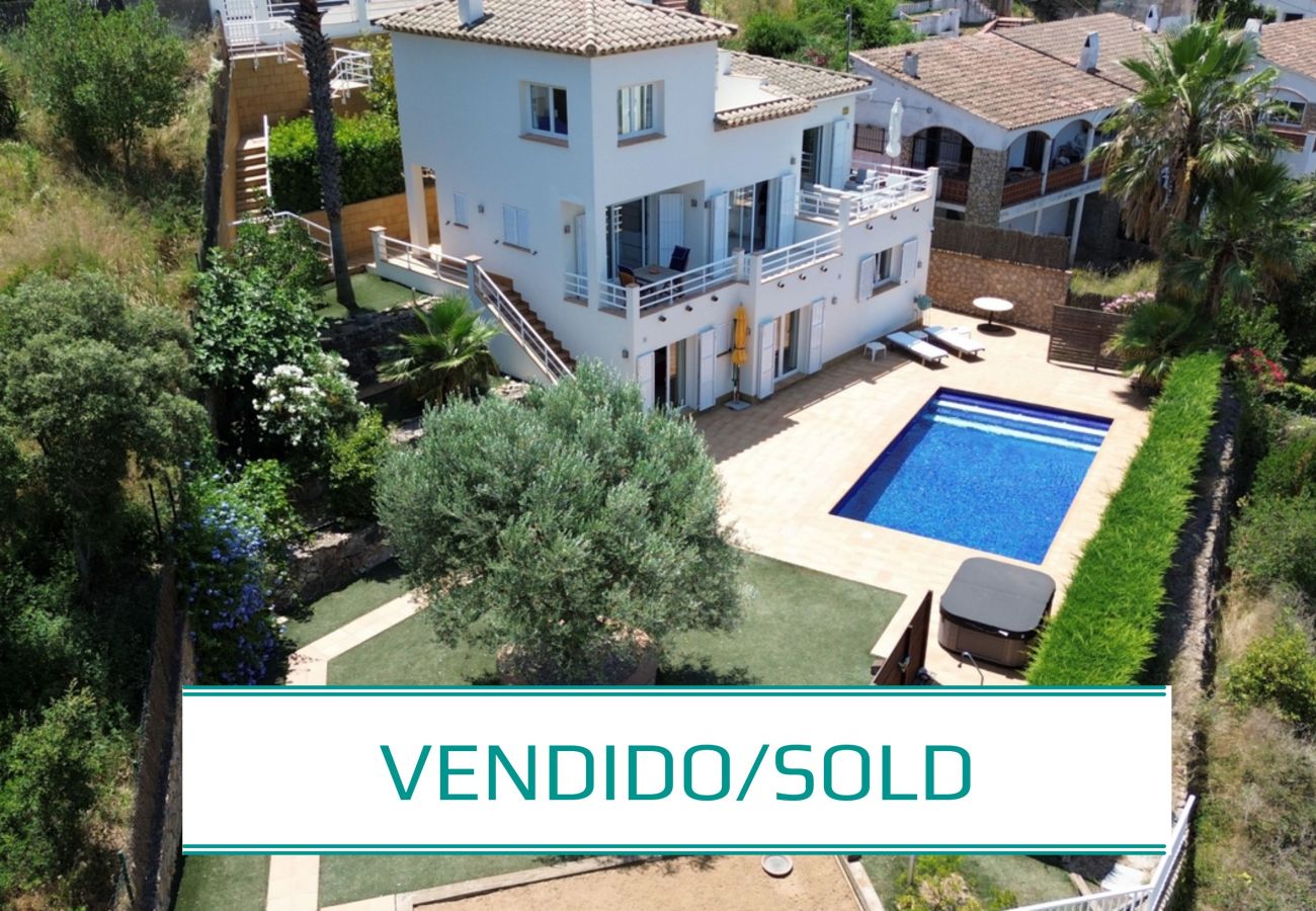 Casa en Pals - Vila independent amb vistes i piscina a Pals