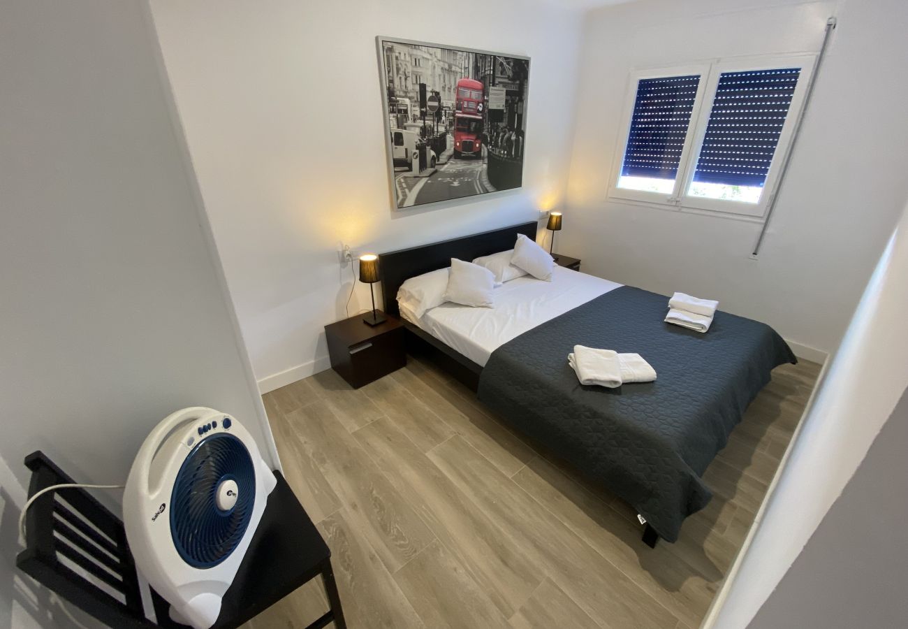 Apartament en Torroella de Montgri - Ter 31C- Apartament renovat amb terrassa, vistes al mar i piscina comunitària.