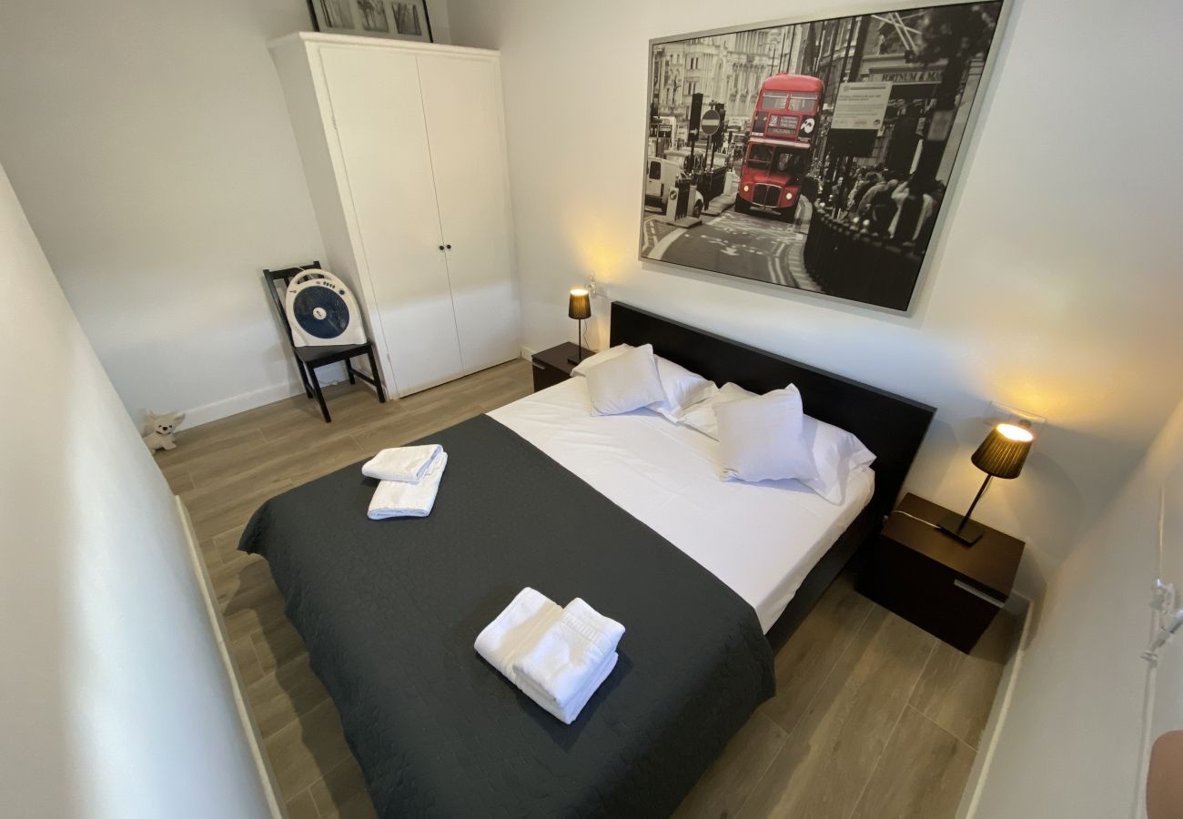 Apartament en Torroella de Montgri - Ter 31C- Apartament renovat amb terrassa, vistes al mar i piscina comunitària.