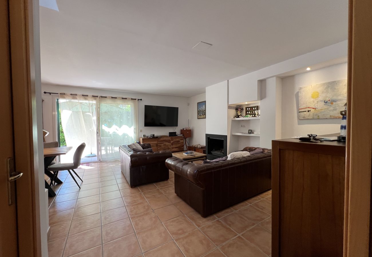 Casa adossada en Torroella de Montgri - Casa cantonera amb piscina comunitaria (nr 50)