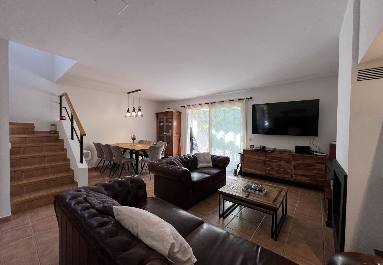 Casa adossada en Torroella de Montgri - Casa cantonera amb piscina comunitaria (nr 50)