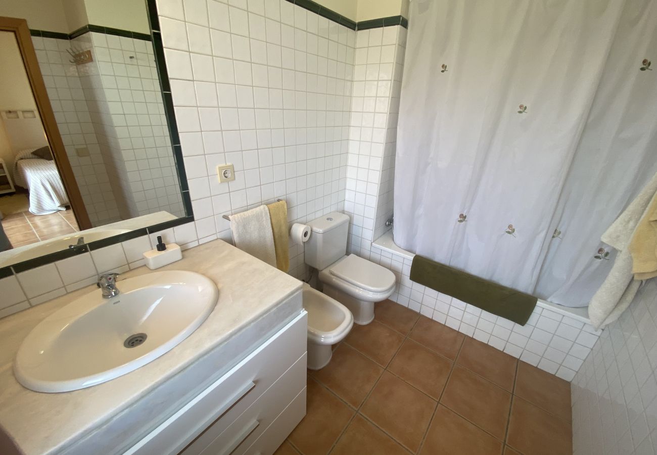 Casa adossada en Torroella de Montgri - Casa cantonera a pocs passos de la platja (Llicència turística)