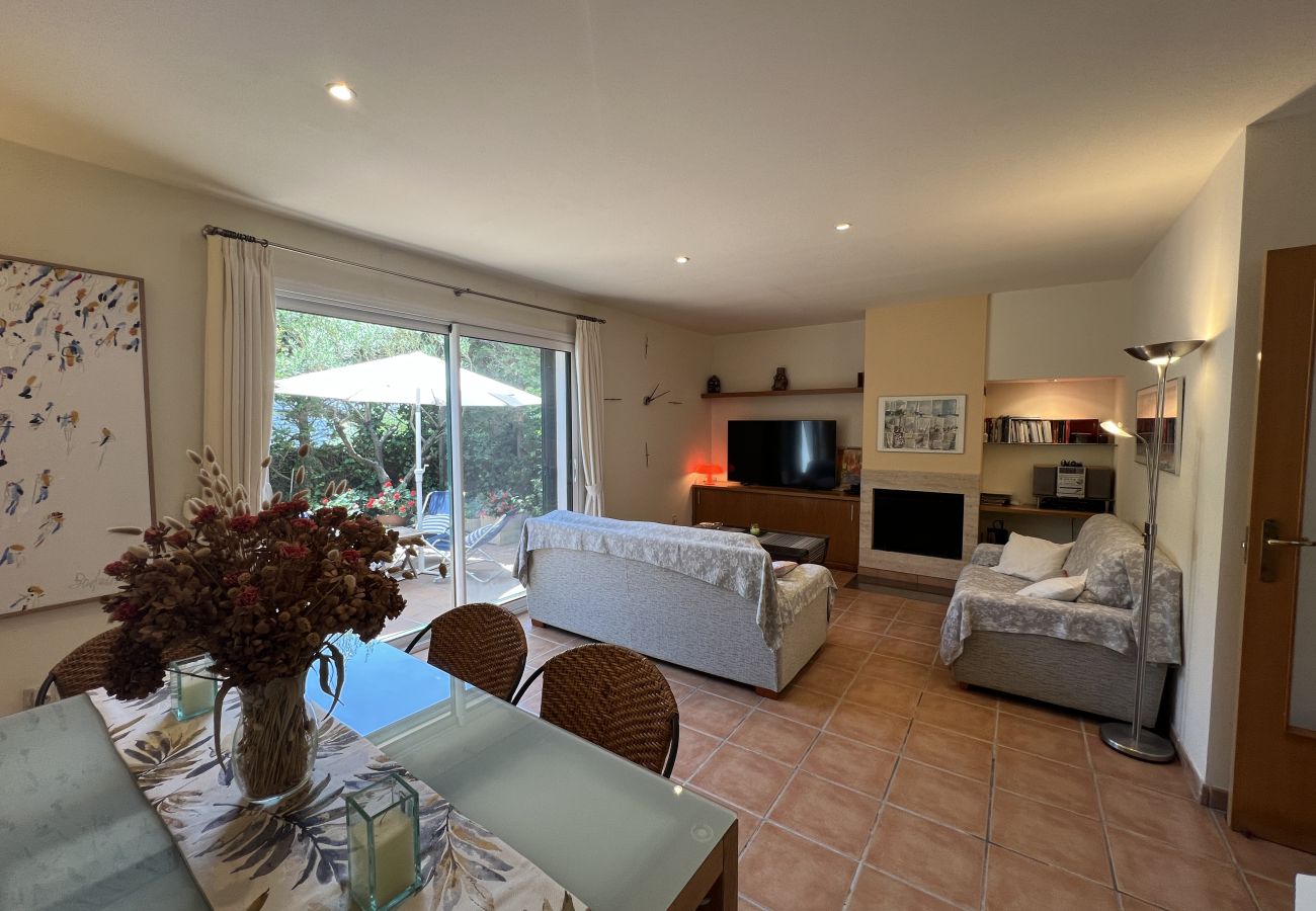 Casa adossada en Torroella de Montgri - Casa cantonera a pocs passos de la platja (Llicència turística)
