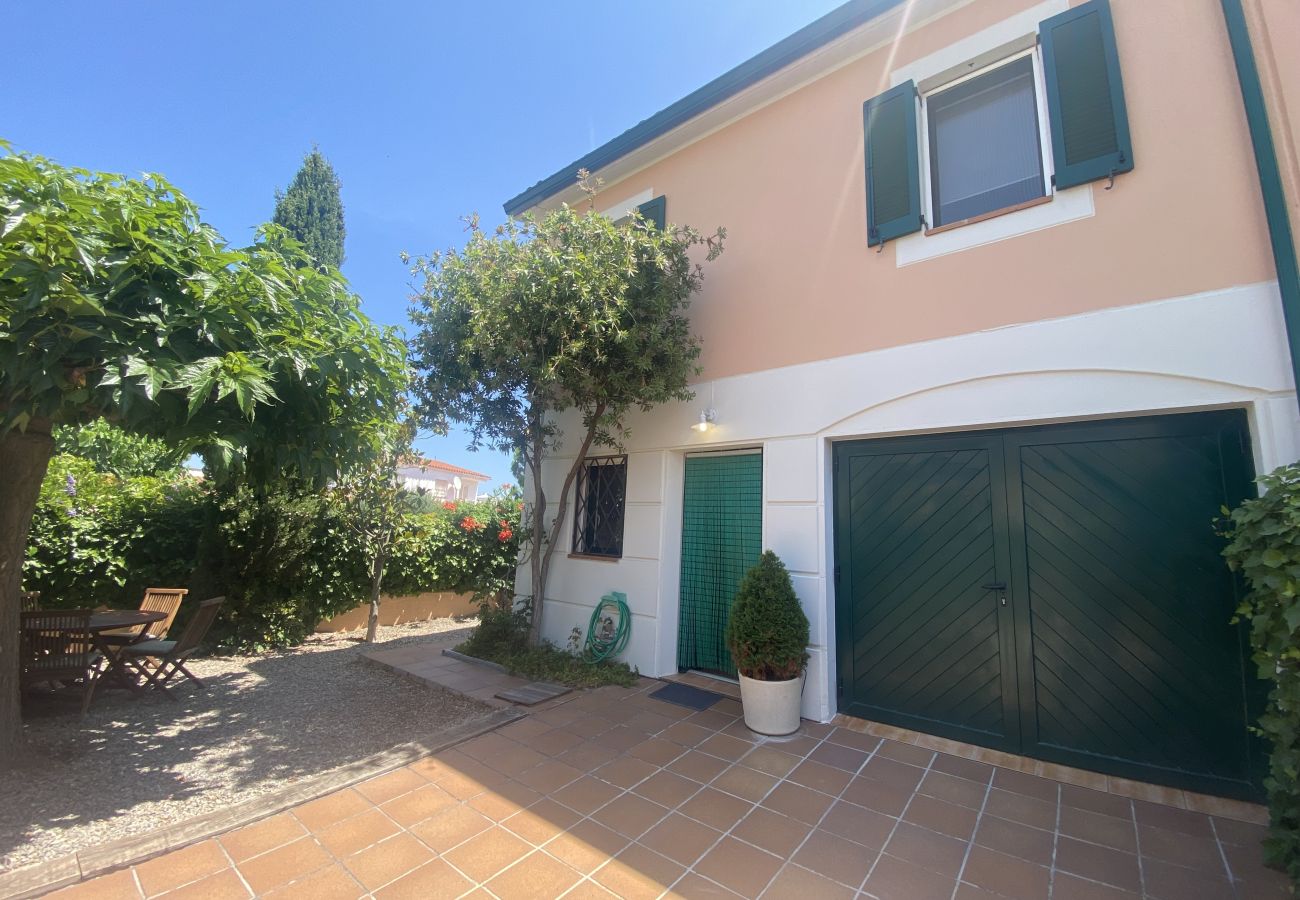 Casa adossada en Torroella de Montgri - Casa cantonera a pocs passos de la platja (Llicència turística)
