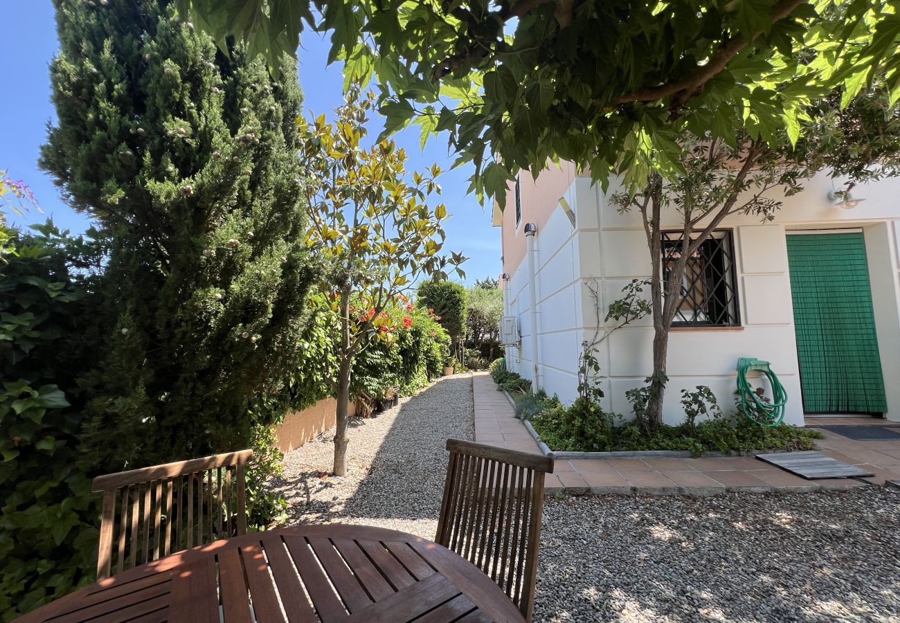 Casa adossada en Torroella de Montgri - Casa cantonera a pocs passos de la platja (Llicència turística)