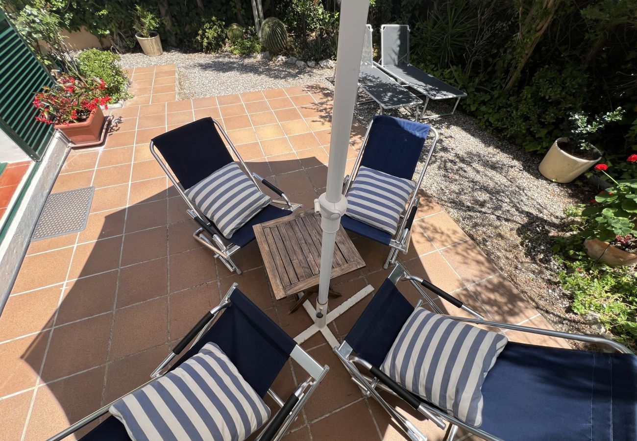 Casa adossada en Torroella de Montgri - Casa cantonera a pocs passos de la platja (Llicència turística)