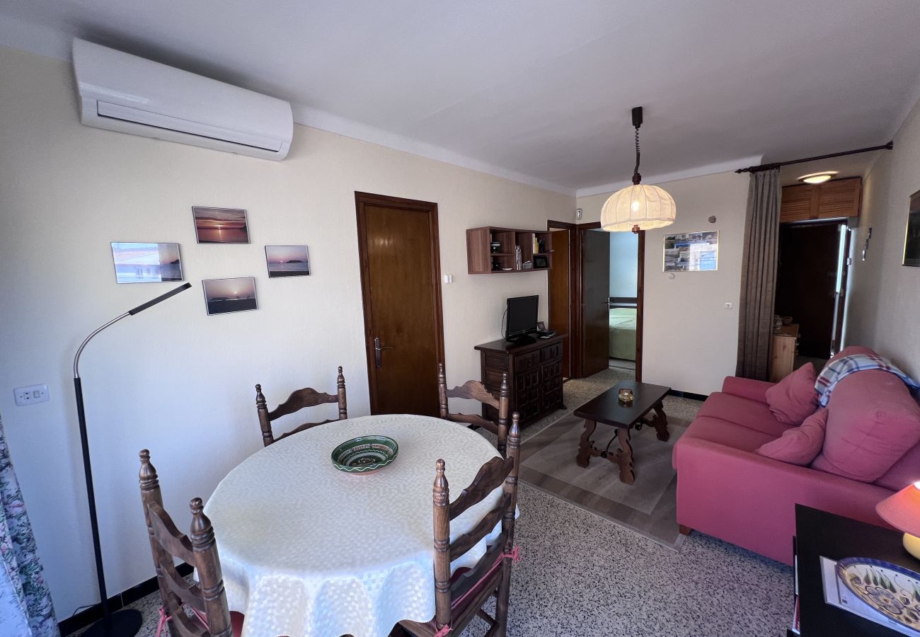 Apartament en Estartit - Apartament a la segona planta amb aire condicionat a prop de la platja de l’Estartit