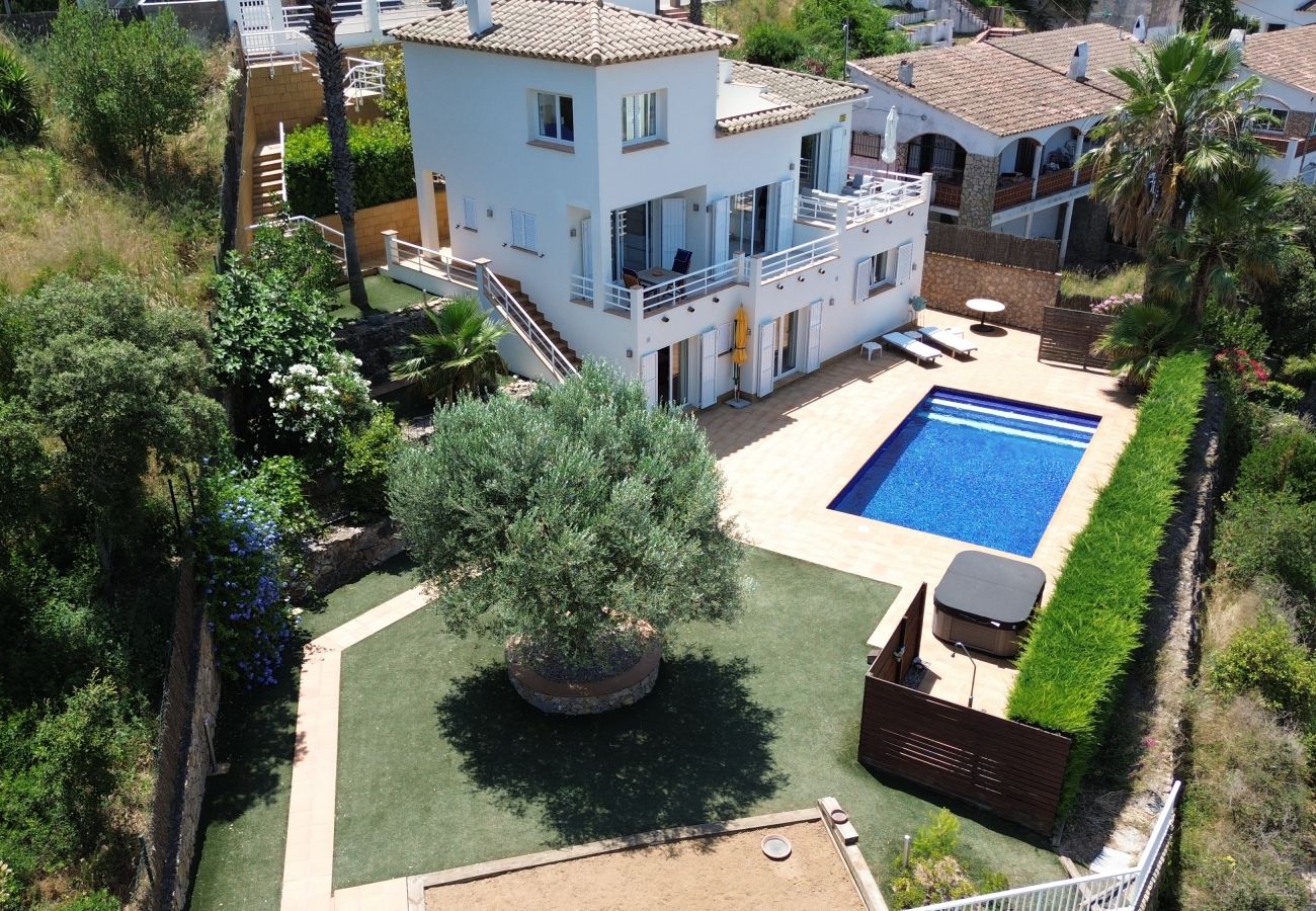 Ferienhaus in Pals - Freistehende Villa mit Aussicht und Pool in Pals