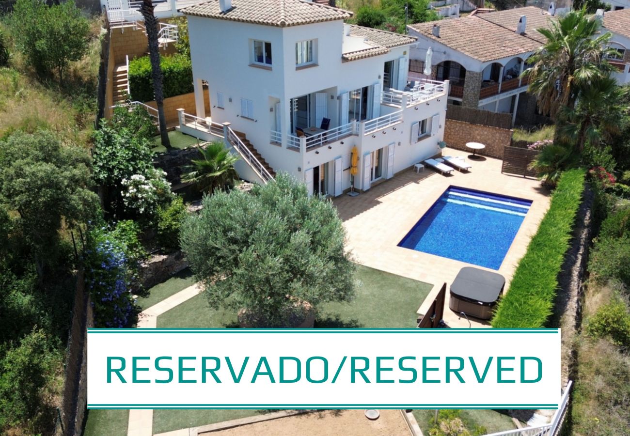 Ferienhaus in Pals - Freistehende Villa mit Aussicht und Pool in Pals