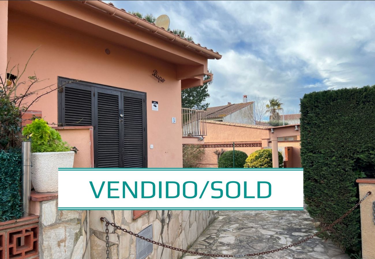 Doppelhaushälfte in Torroella de Montgri - Garsa 3: Haus zur Renovierung an der Costa Brava mit Garten und Parkplatz