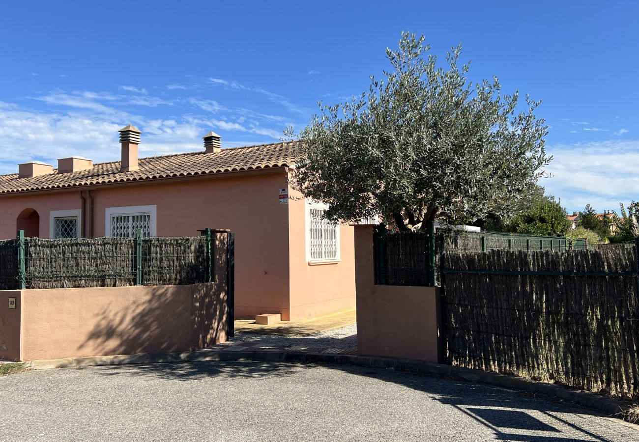 Doppelhaushälfte in Torroella de Montgri - Eckhaus auf einer Etage mit 2 Schlafzimmern und Gemeinschaftspool