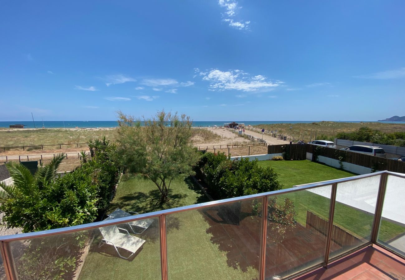 Ferienhaus in Torroella de Montgri - Les Dunes 04 - Direkt am Strand, Klima und mit Pool  