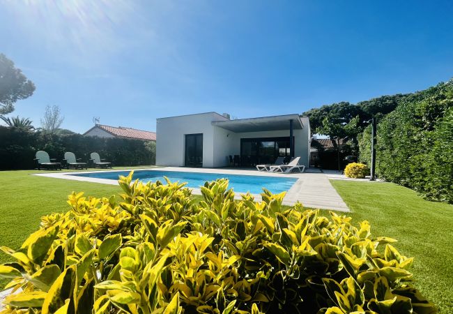 Villa in Torroella de Montgri - Casa Olivera - Privaten Pool, Klima und modern