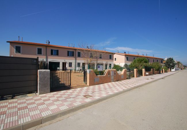 Huis in Torroella de Montgri - Daró 3D 56 - 50m van het strand, met zwembad