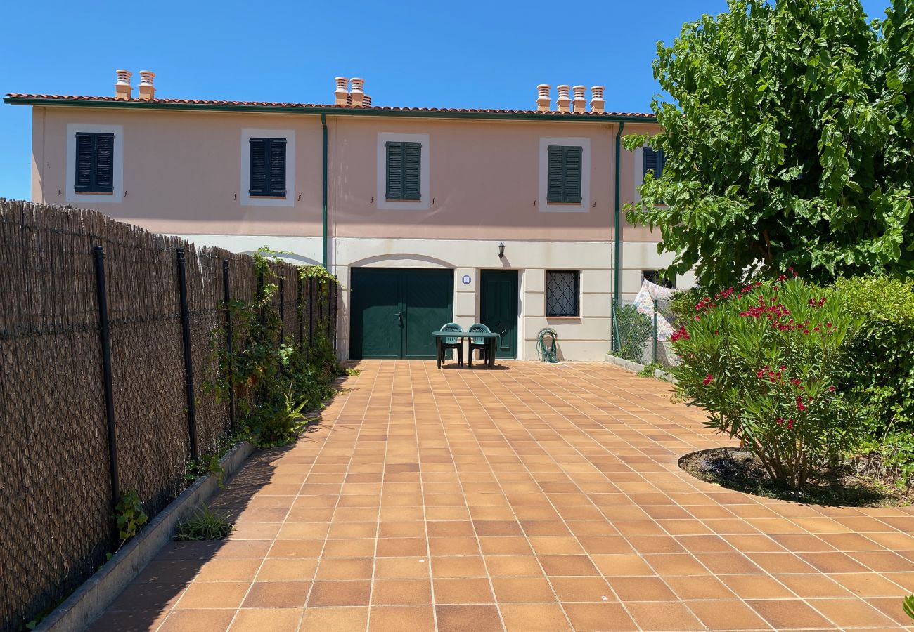 Huis in Torroella de Montgri - Daró 3D 56 - 50m van het strand, met zwembad