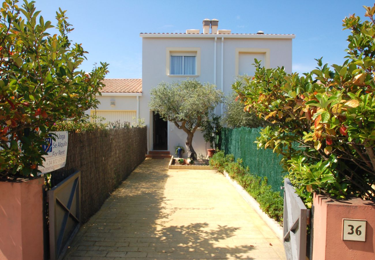 Huis in Torroella de Montgri - Daró 2D 36 - Zwembad, 250m van het strand