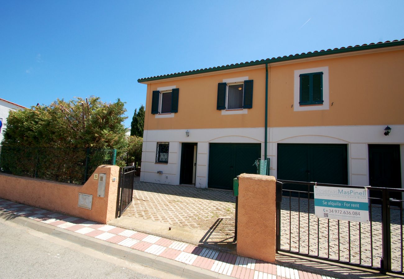 Huis in Torroella de Montgri - Daró 3D 35 - 150m van het strand, hoekhuis en zwembad