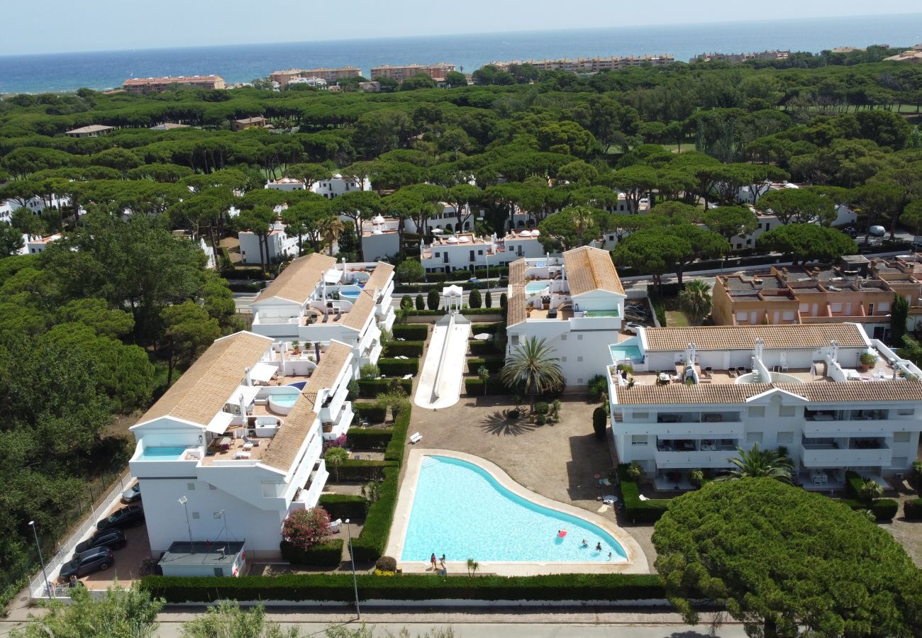 Appartement in Pals - Green Club Eagle 204 - Dicht bij het strand, zwembad en met parking