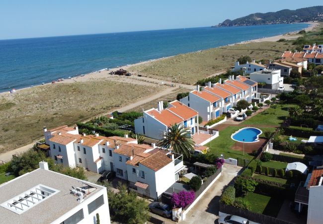 Huis in Torroella de Montgri - Casa Triana - Op 40 meter van het strand, airco en parking