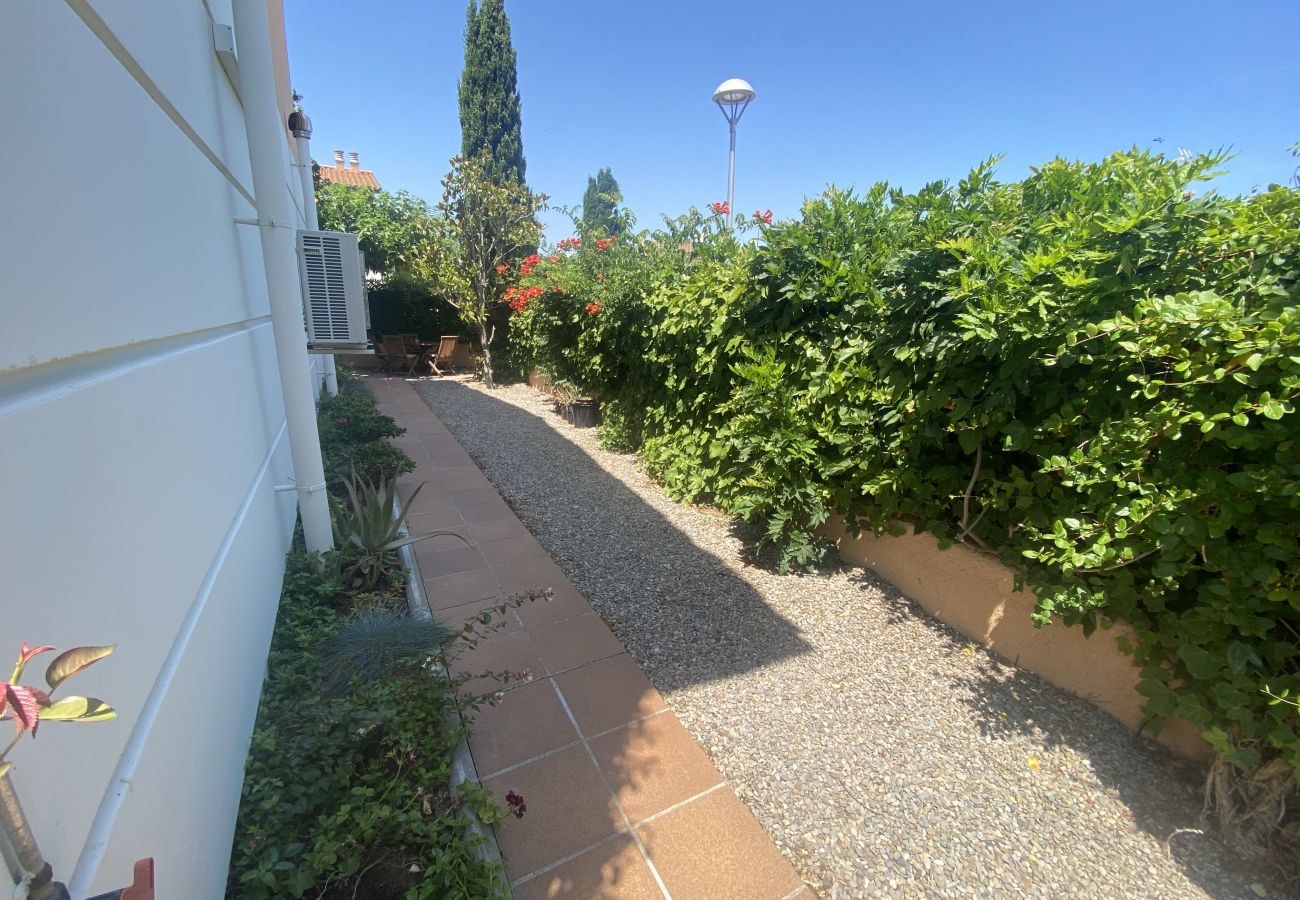 Huis in Torroella de Montgri - Daró 3D 03 Hoekhuis met airconditioning, zwembad en vlakbij het strand