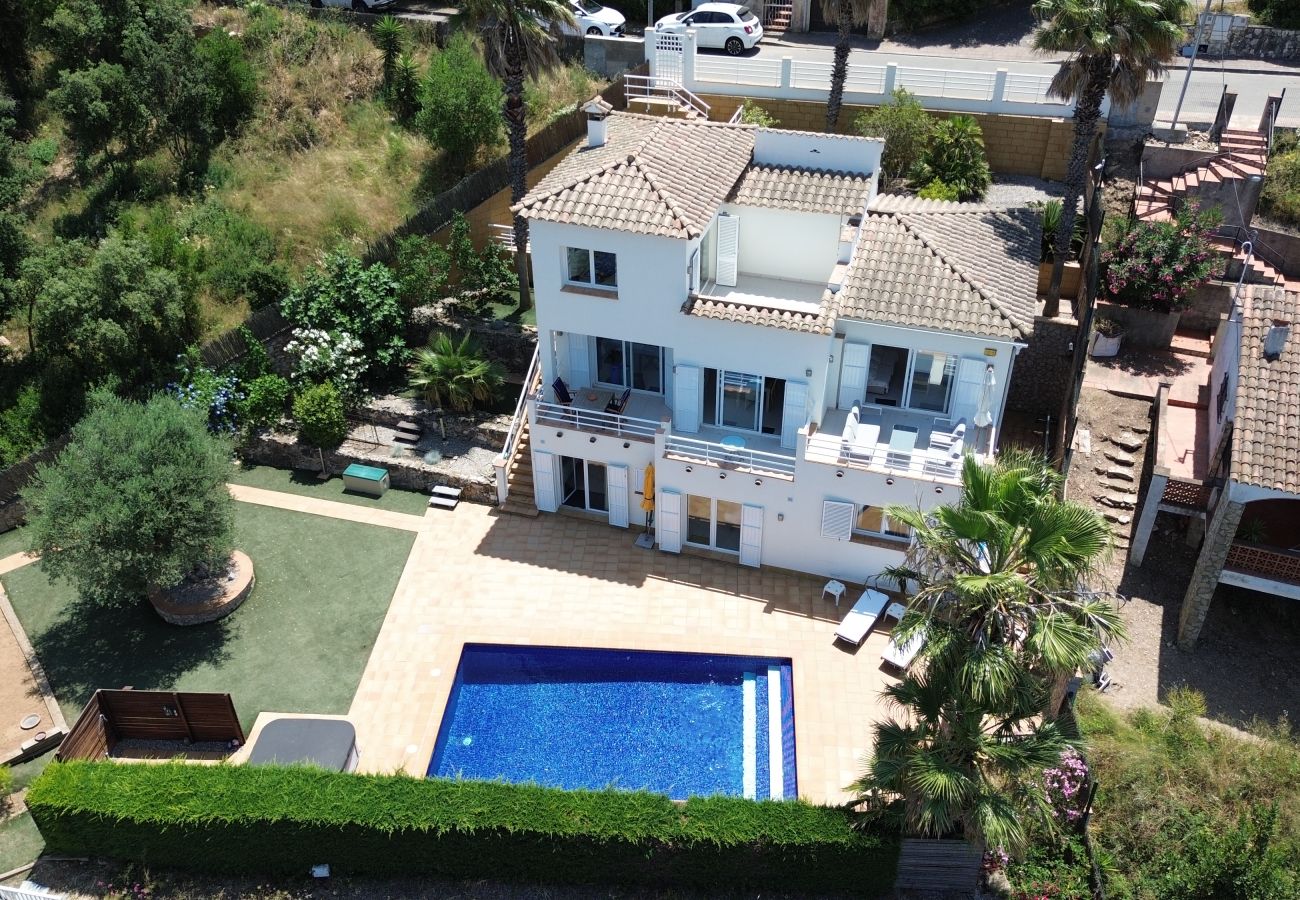 Huis in Pals - Vrijstaande villa met uitzicht en zwembad in Pals