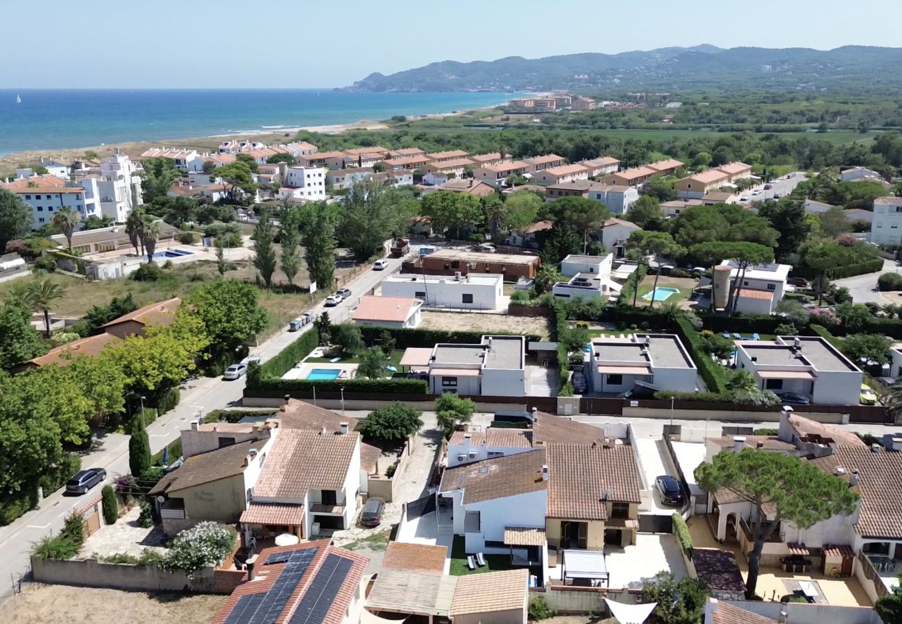 Rijhuis in Torroella de Montgri - Garsa 3: Huis te Renovateren aan de Costa Brava met Tuin en Parkeerplaats