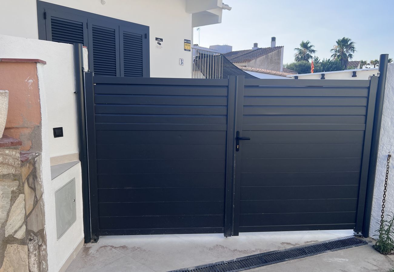 Rijhuis in Torroella de Montgri - Garsa 3: Huis te Renovateren aan de Costa Brava met Tuin en Parkeerplaats
