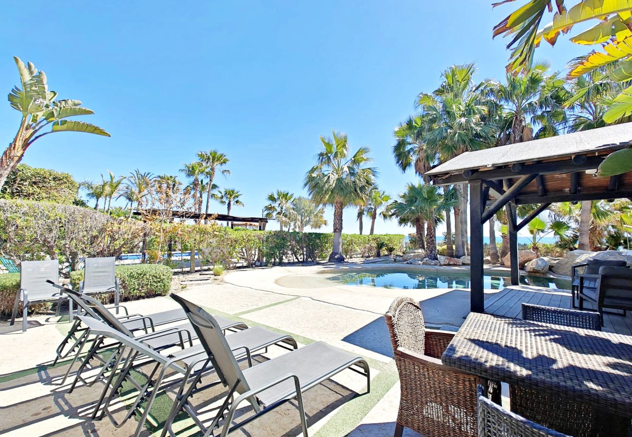 Villa en Vera playa - PM - En primera línea de playa con piscina privada