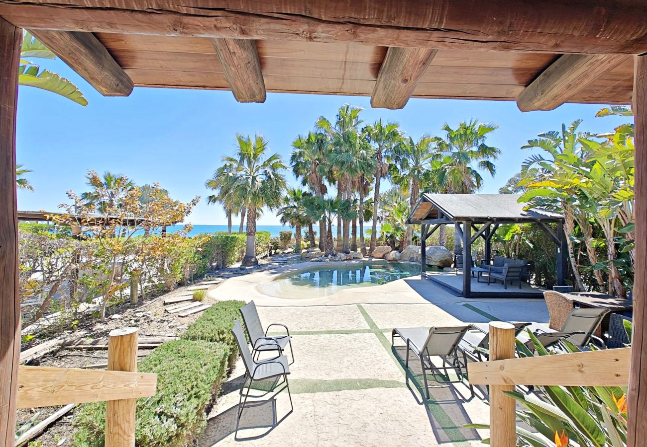 Villa en Vera playa - PM - En primera línea de playa con piscina privada