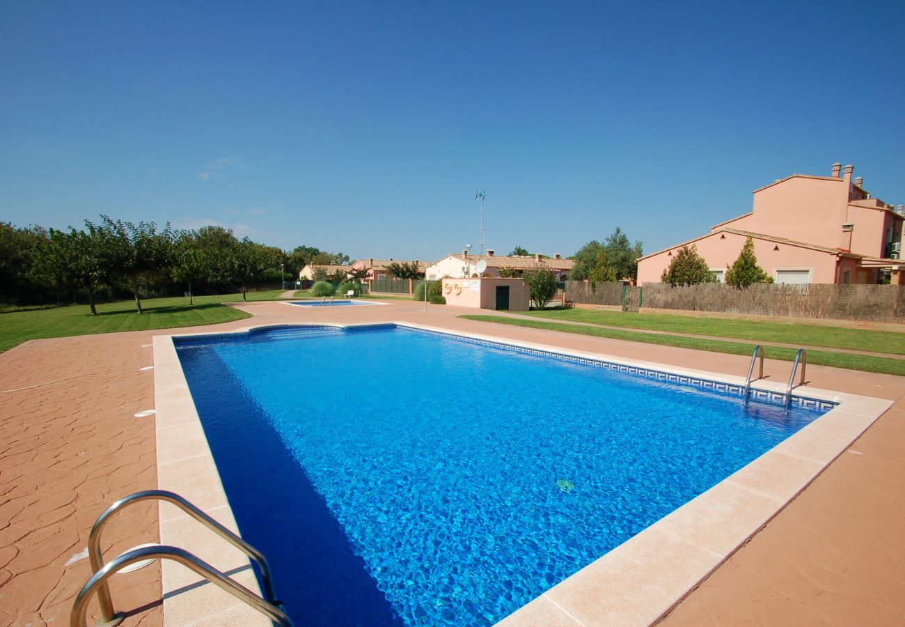 Casa en Torroella de Montgri - Daró 2D 167 - Piscina comunitaria, casa esquinera, A/C