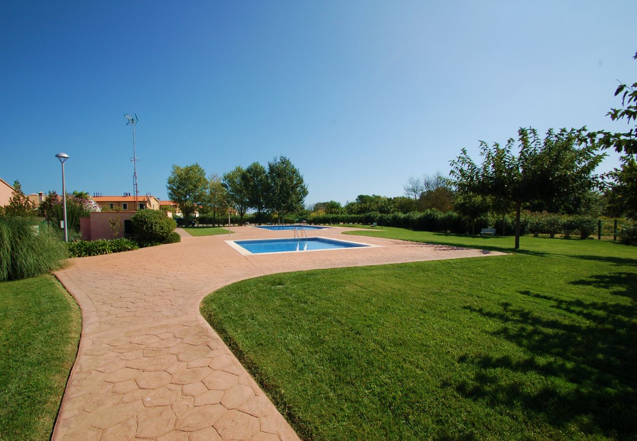 Casa en Torroella de Montgri - Daró 2D 167 - Piscina comunitaria, casa esquinera, A/C