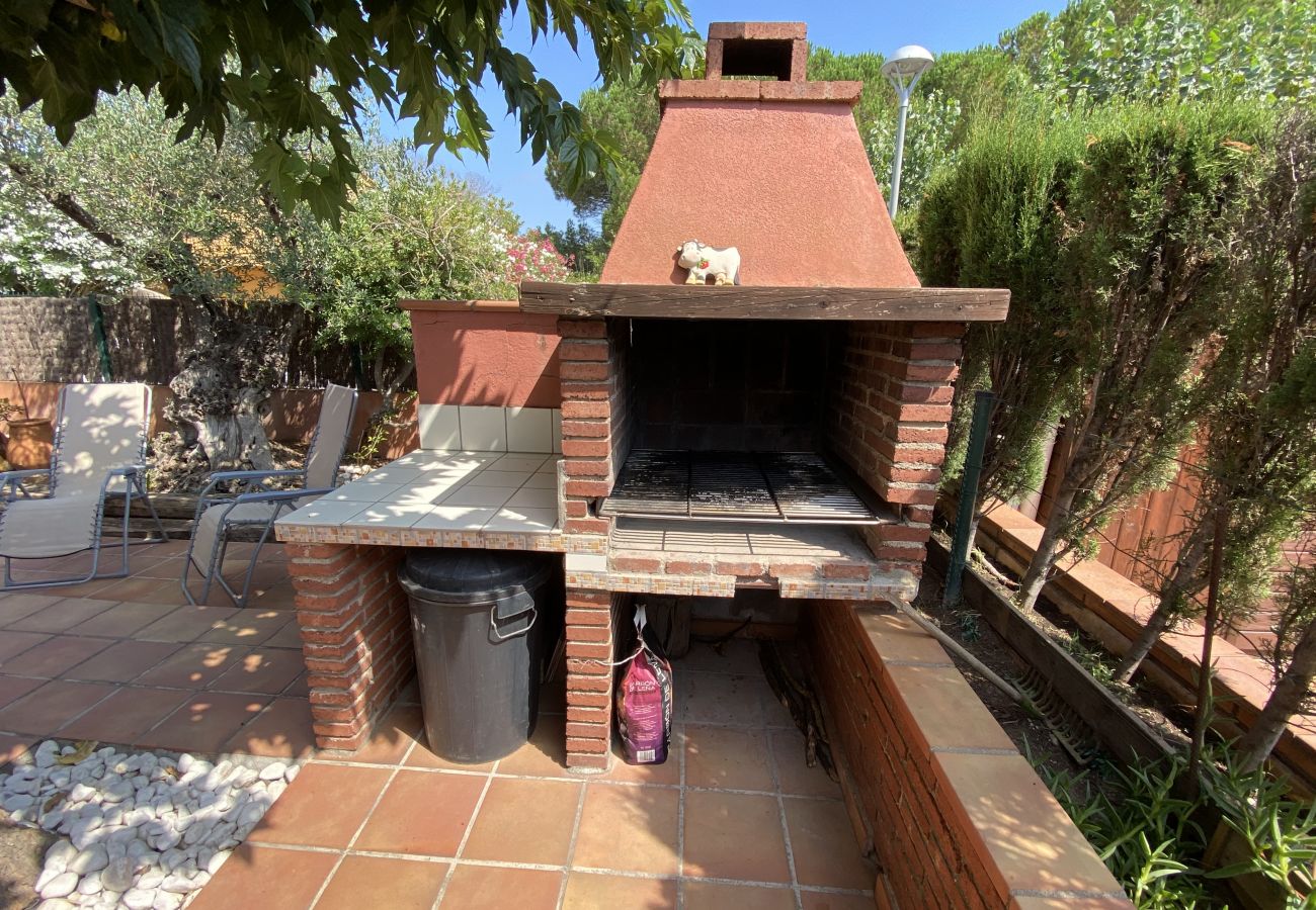 Casa en Torroella de Montgri - Daró 2D 167 - Piscina comunitaria, casa esquinera, A/C