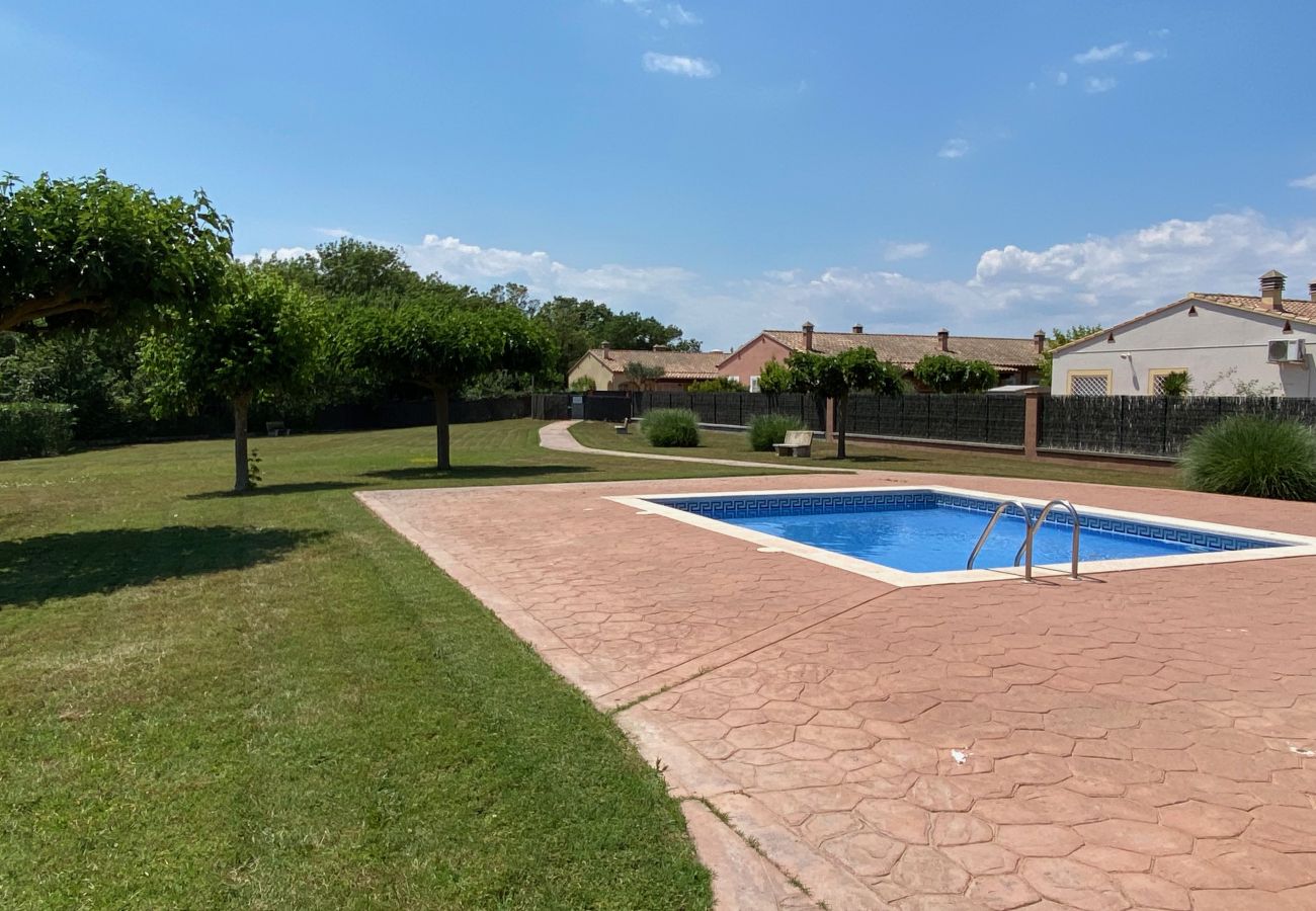 Casa en Torroella de Montgri - Daró 2D 163 - aire y piscina