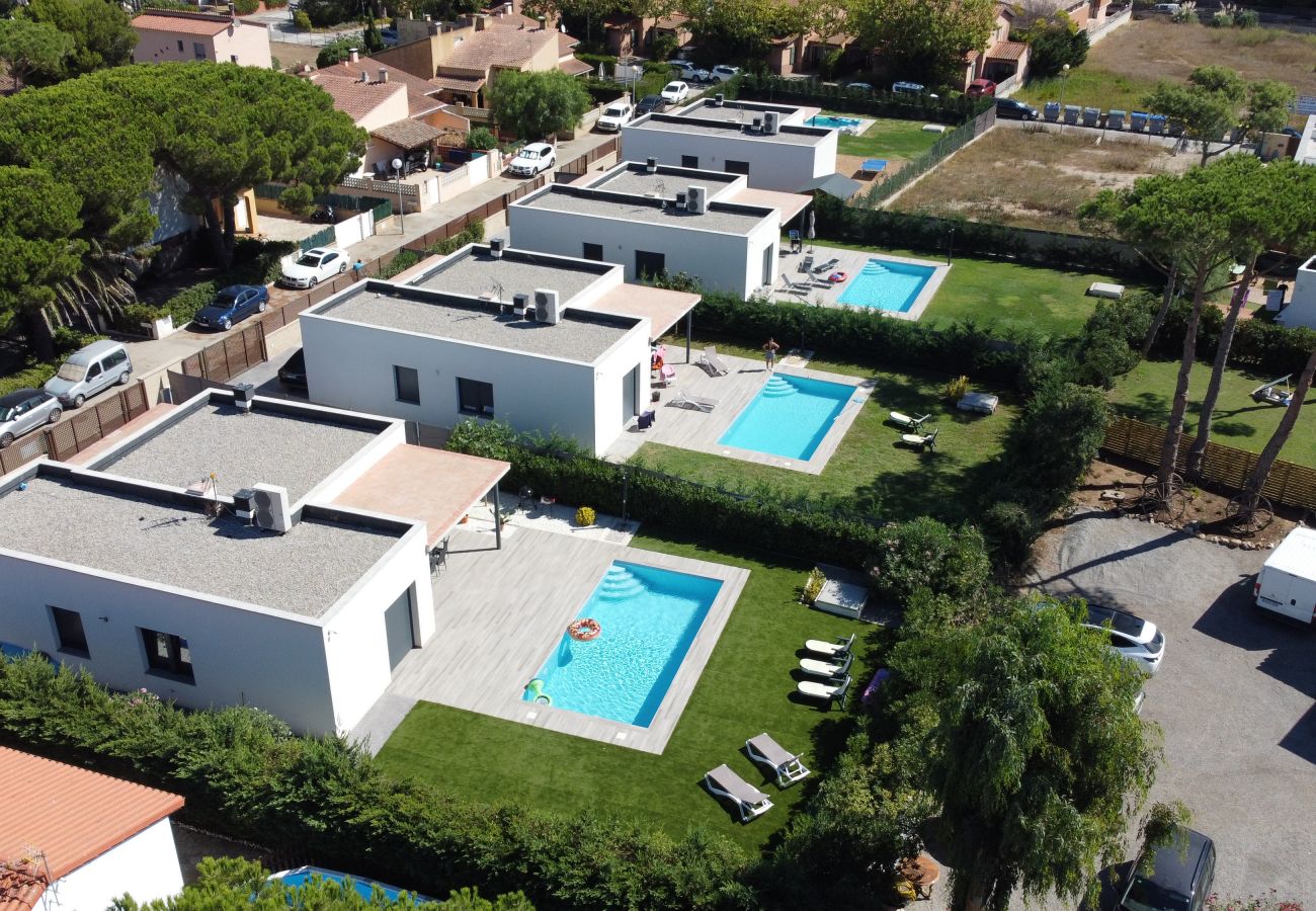 Villa en Torroella de Montgri - Casa Olivera - Piscina privada, aire y moderno