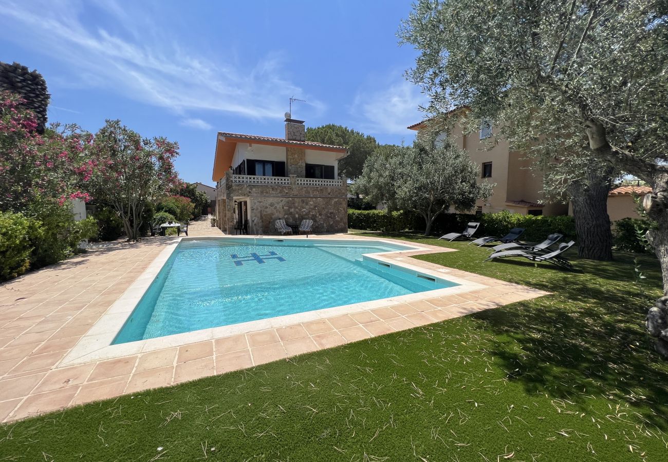 Villa en Torroella de Montgri - El Perdal - piscina privada, aire y jardín amplio.