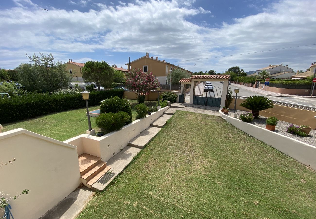 Villa en Torroella de Montgri - Casa Susana: Finca para 3 familias RESERVADA