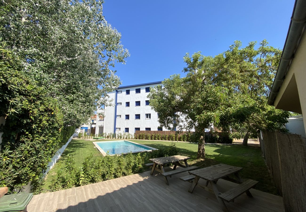 Apartamento en Torroella de Montgri - Ter 31C- renovado con terraza vistas al mar y piscina ciomunitaria. 