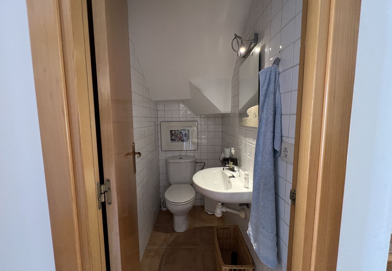 Casa adosada en Torroella de Montgri - Casa esquinera con piscina comunitaria (Nr 50)