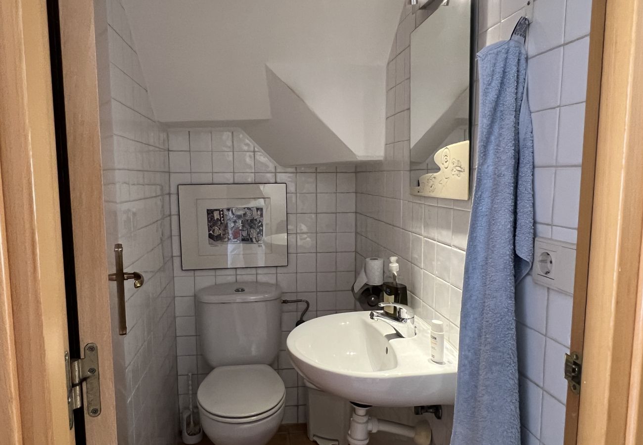 Casa adosada en Torroella de Montgri - Casa esquinera con piscina comunitaria (Nr 50)